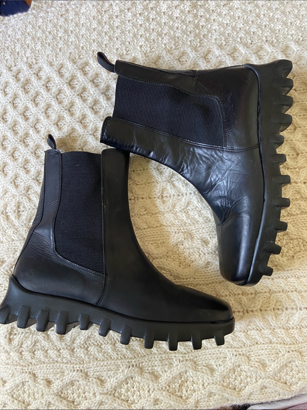 Donald J. Pliner Black Leather Lug-Sole Chelsea Boots 7.5 - Picture 6 of 16